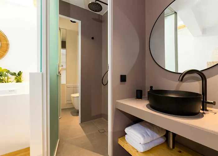 Lofts The Summer Village 公寓